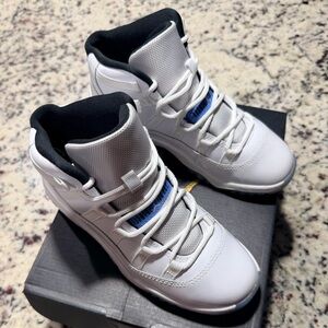 Air Jordan 11 Retro GS 'Legend Blue' 2024 (Little Boy Size 3)